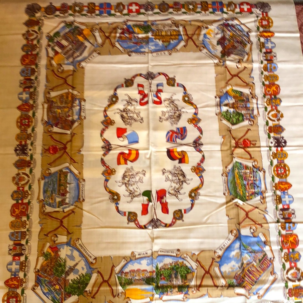European linen tablecloth highlighting Germany 6 matching napkins circa 1950